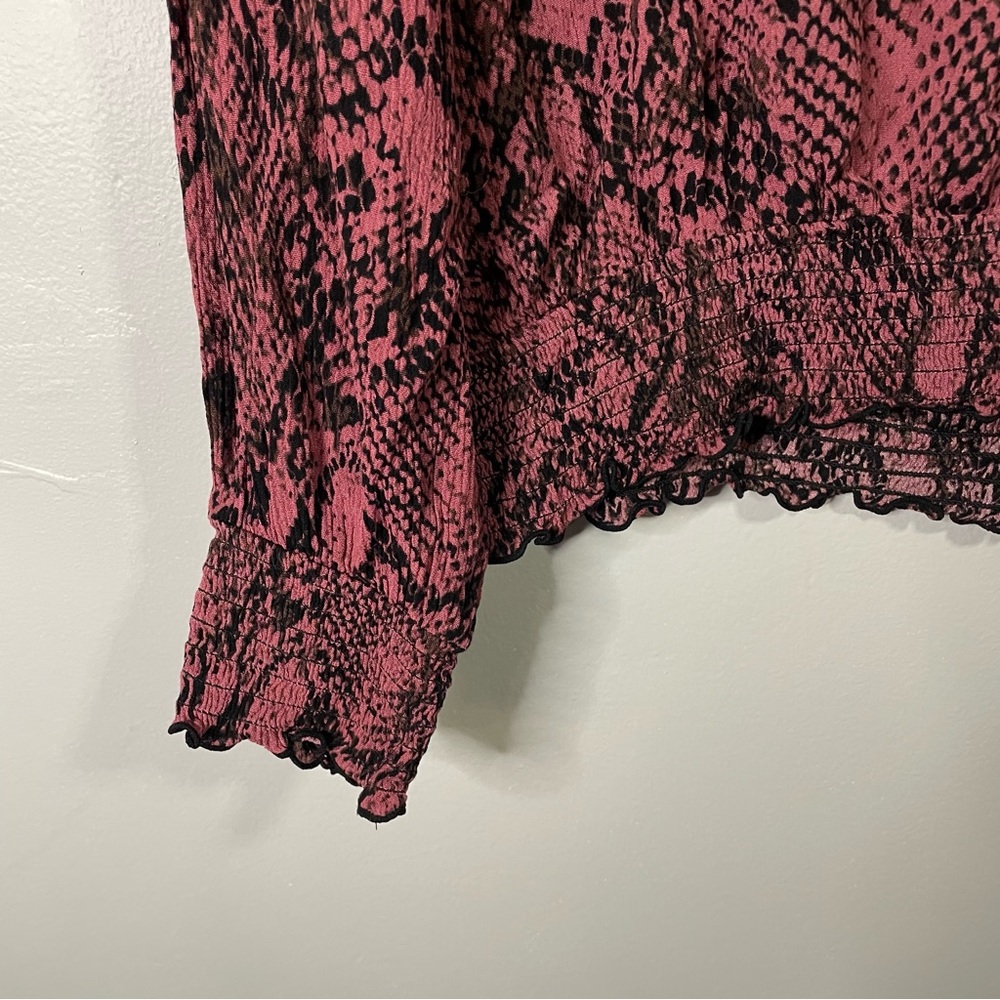 Daytrip Snakeskin Patterned Boho Business Casual Long Sleeve Blouse Size Large - Picture 6 of 7